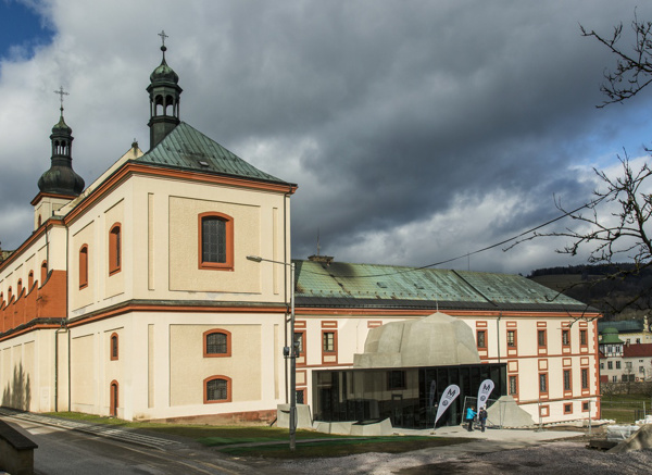 Muzeum Krkonoš – Návštěvnické centrum Krkonošského národního parku se nachází v budově bývalého augustiniánského kláštera ve Vrchlabí.